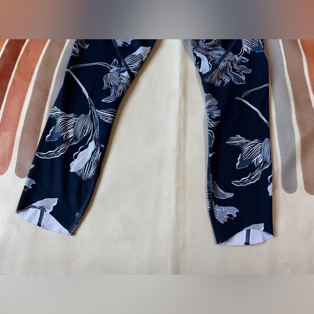 Athleta Floral Sonic Capri leggings - Picture 10 of 10